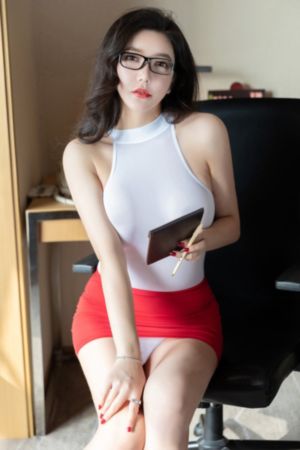 安娜女秘书